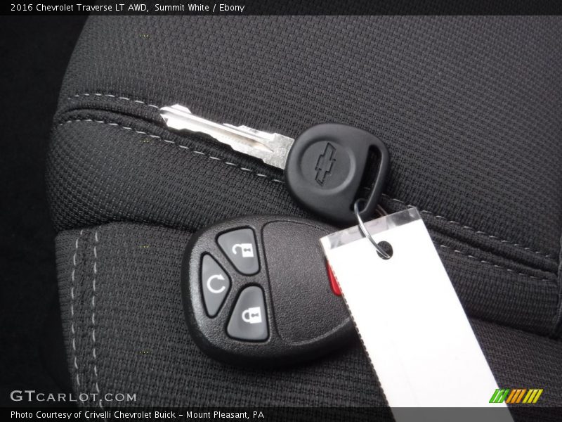 Summit White / Ebony 2016 Chevrolet Traverse LT AWD