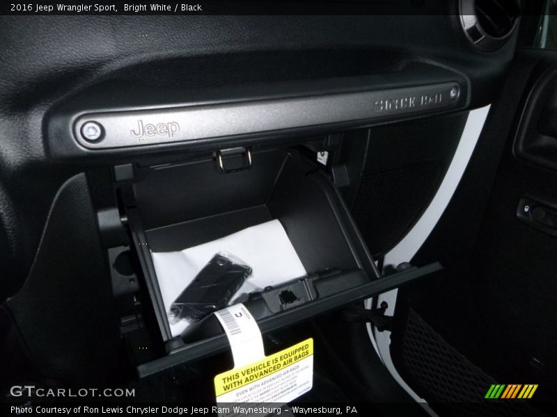 Bright White / Black 2016 Jeep Wrangler Sport