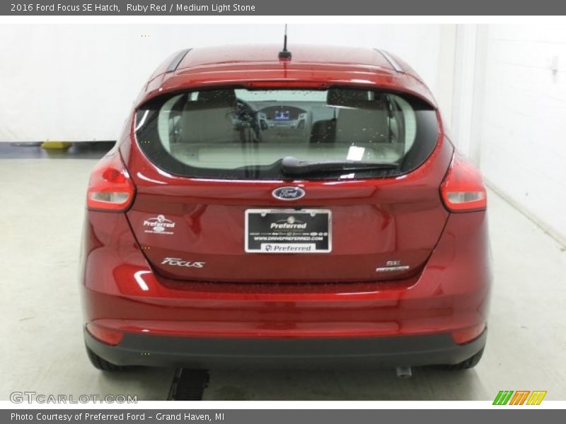 Ruby Red / Medium Light Stone 2016 Ford Focus SE Hatch