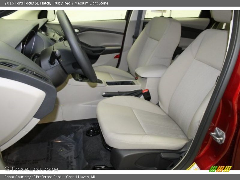 Front Seat of 2016 Focus SE Hatch