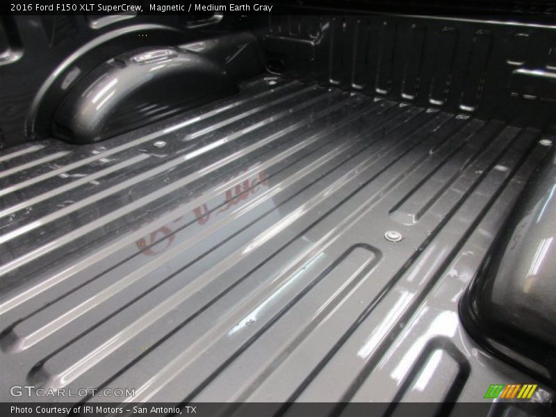 Magnetic / Medium Earth Gray 2016 Ford F150 XLT SuperCrew