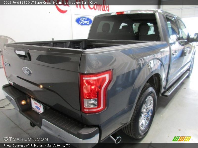 Magnetic / Medium Earth Gray 2016 Ford F150 XLT SuperCrew