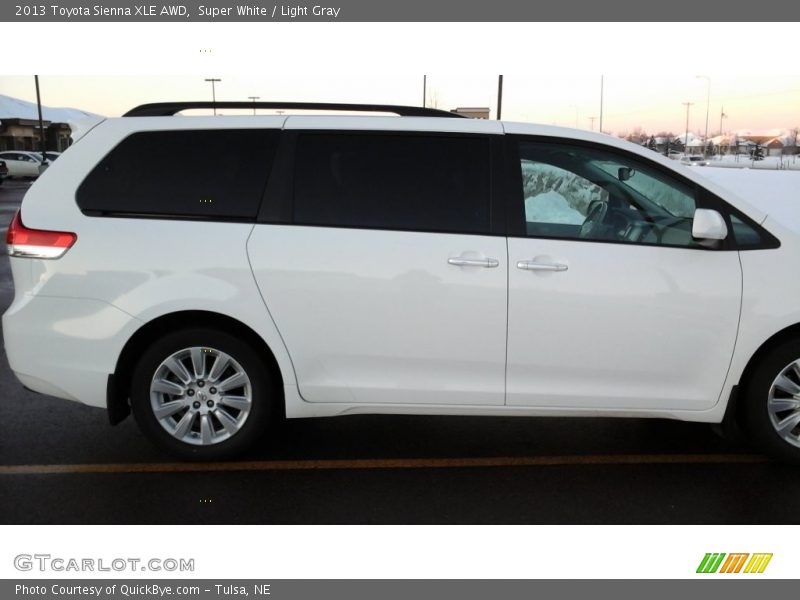 Super White / Light Gray 2013 Toyota Sienna XLE AWD