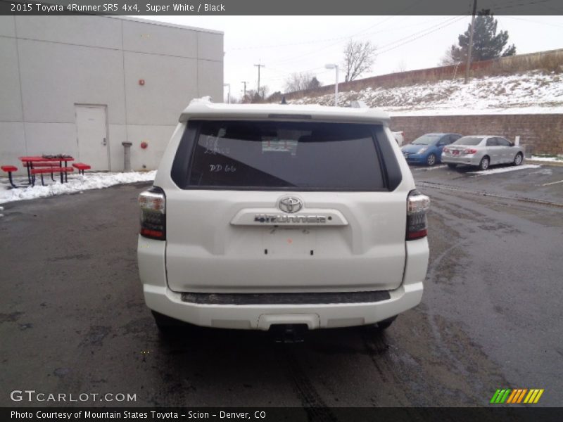 Super White / Black 2015 Toyota 4Runner SR5 4x4
