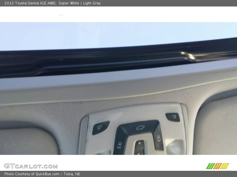 Super White / Light Gray 2013 Toyota Sienna XLE AWD
