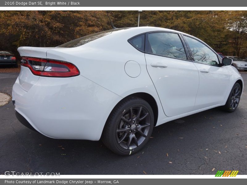 Bright White / Black 2016 Dodge Dart SE