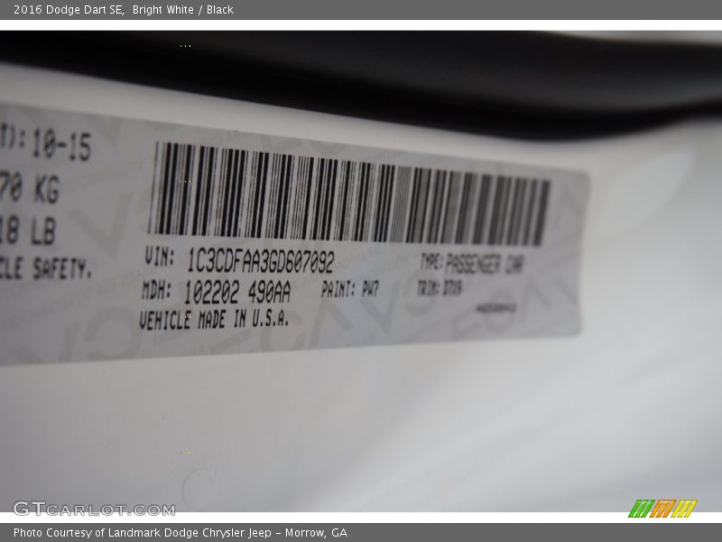 Bright White / Black 2016 Dodge Dart SE