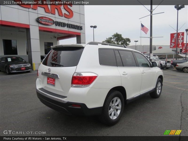 Blizzard White Pearl / Sand Beige 2011 Toyota Highlander SE