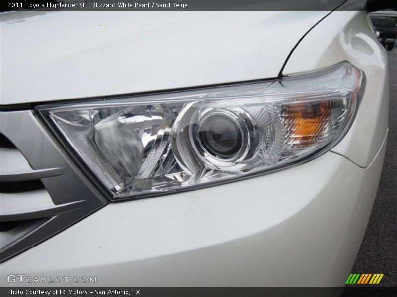 Blizzard White Pearl / Sand Beige 2011 Toyota Highlander SE