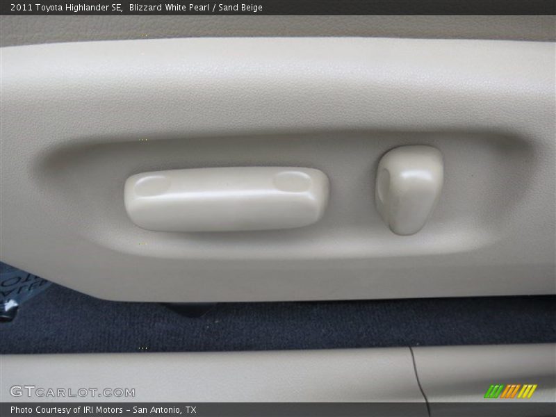 Blizzard White Pearl / Sand Beige 2011 Toyota Highlander SE