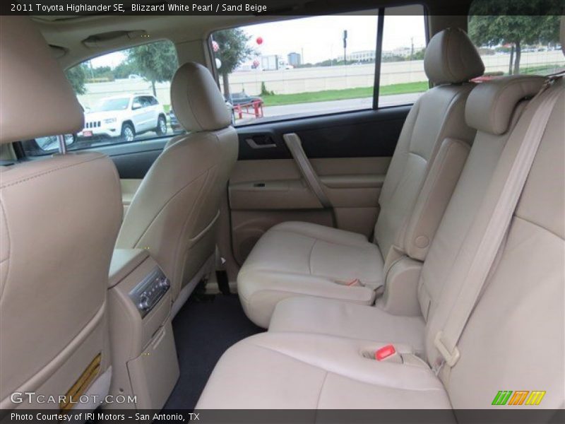 Blizzard White Pearl / Sand Beige 2011 Toyota Highlander SE