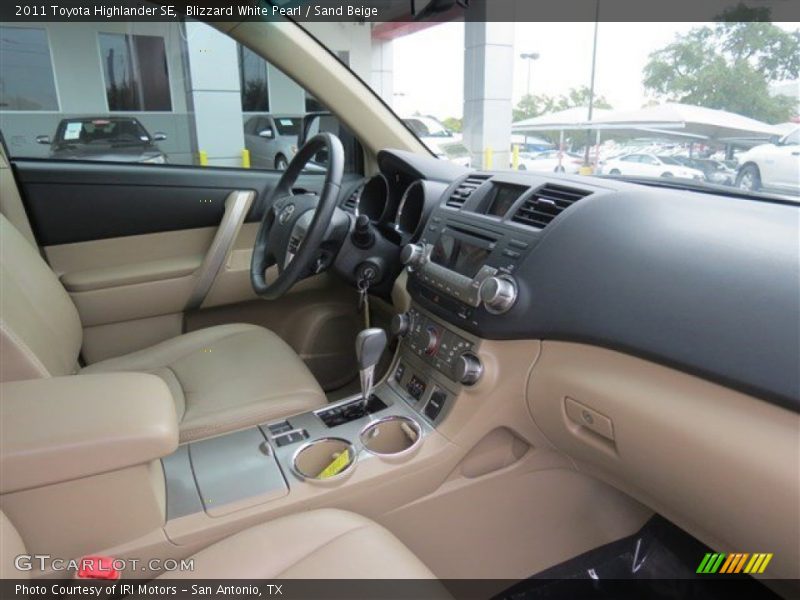Blizzard White Pearl / Sand Beige 2011 Toyota Highlander SE