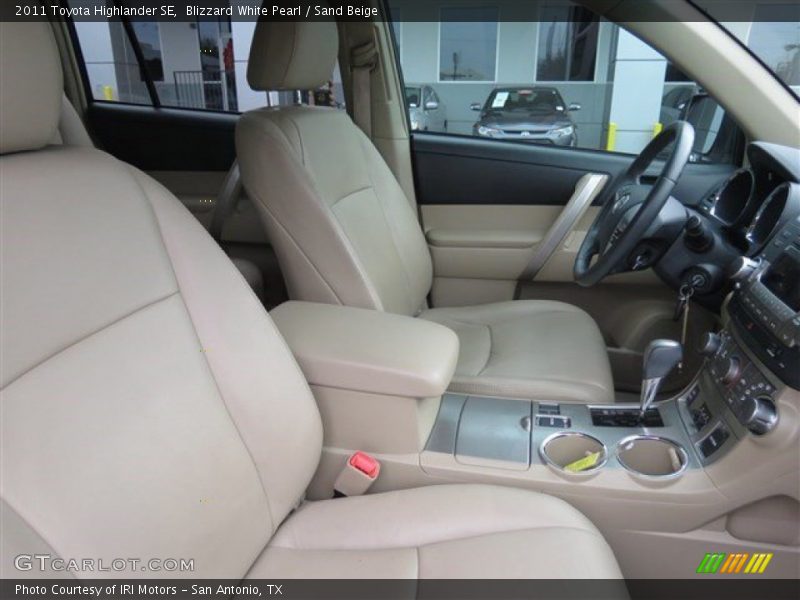 Blizzard White Pearl / Sand Beige 2011 Toyota Highlander SE