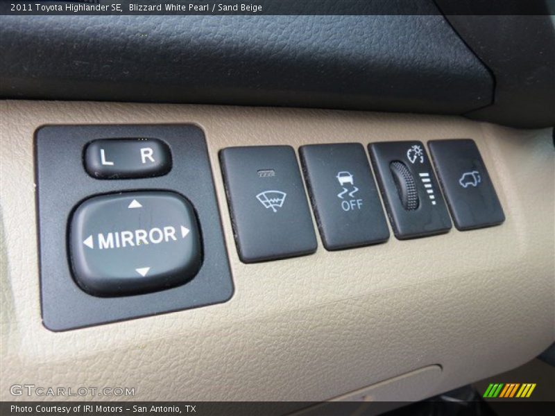 Blizzard White Pearl / Sand Beige 2011 Toyota Highlander SE