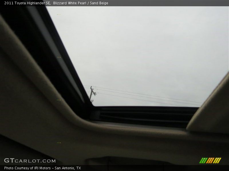 Blizzard White Pearl / Sand Beige 2011 Toyota Highlander SE