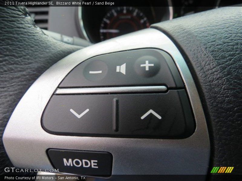 Blizzard White Pearl / Sand Beige 2011 Toyota Highlander SE