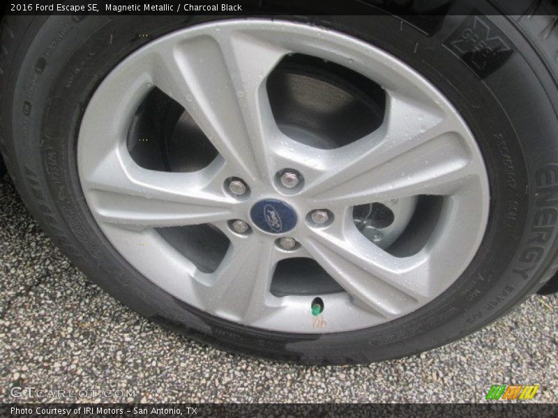 Magnetic Metallic / Charcoal Black 2016 Ford Escape SE