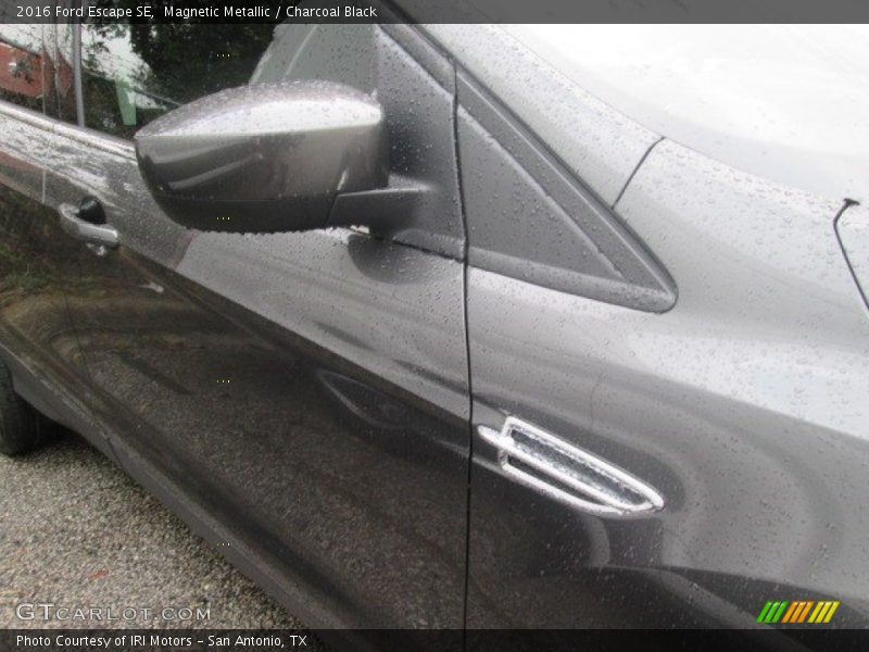 Magnetic Metallic / Charcoal Black 2016 Ford Escape SE