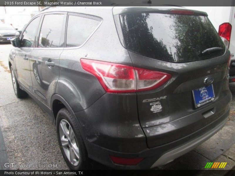 Magnetic Metallic / Charcoal Black 2016 Ford Escape SE