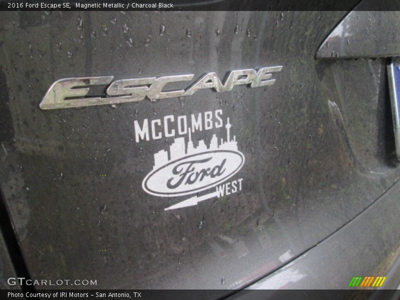 Magnetic Metallic / Charcoal Black 2016 Ford Escape SE