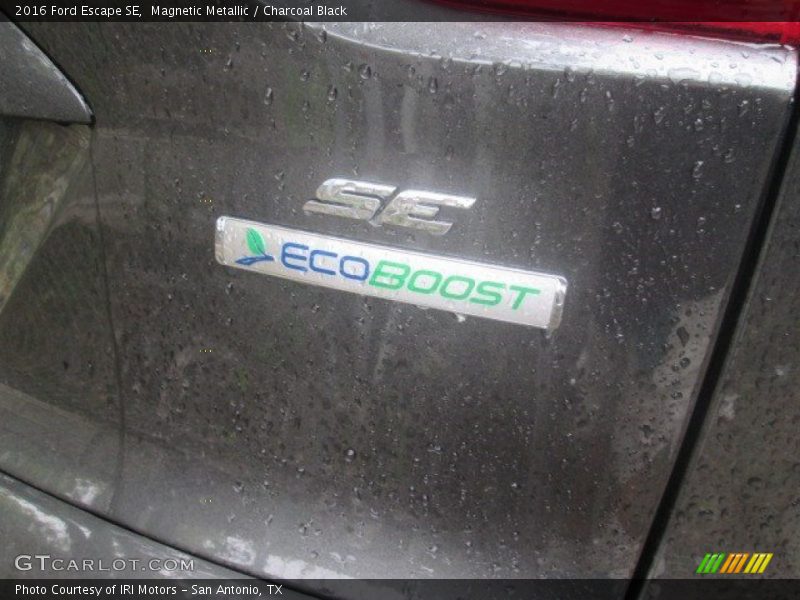Magnetic Metallic / Charcoal Black 2016 Ford Escape SE