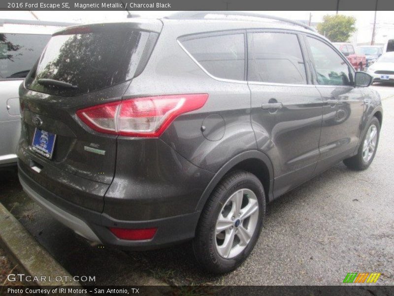 Magnetic Metallic / Charcoal Black 2016 Ford Escape SE