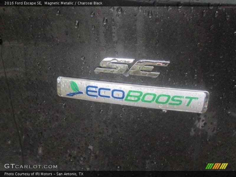 Magnetic Metallic / Charcoal Black 2016 Ford Escape SE
