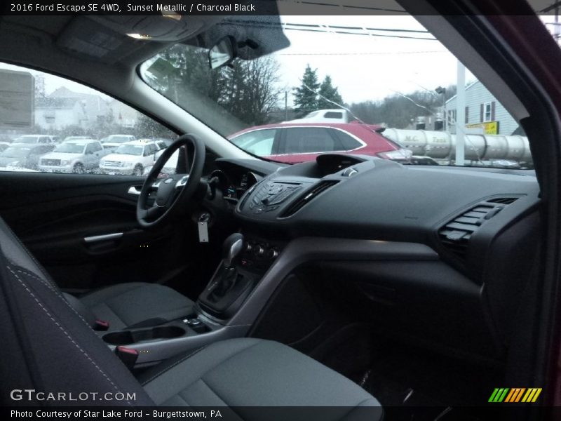 Sunset Metallic / Charcoal Black 2016 Ford Escape SE 4WD