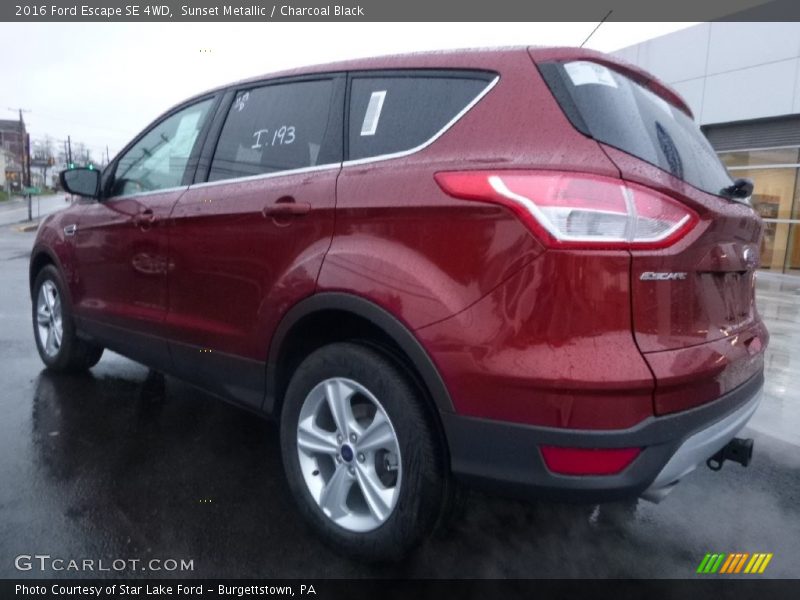 Sunset Metallic / Charcoal Black 2016 Ford Escape SE 4WD