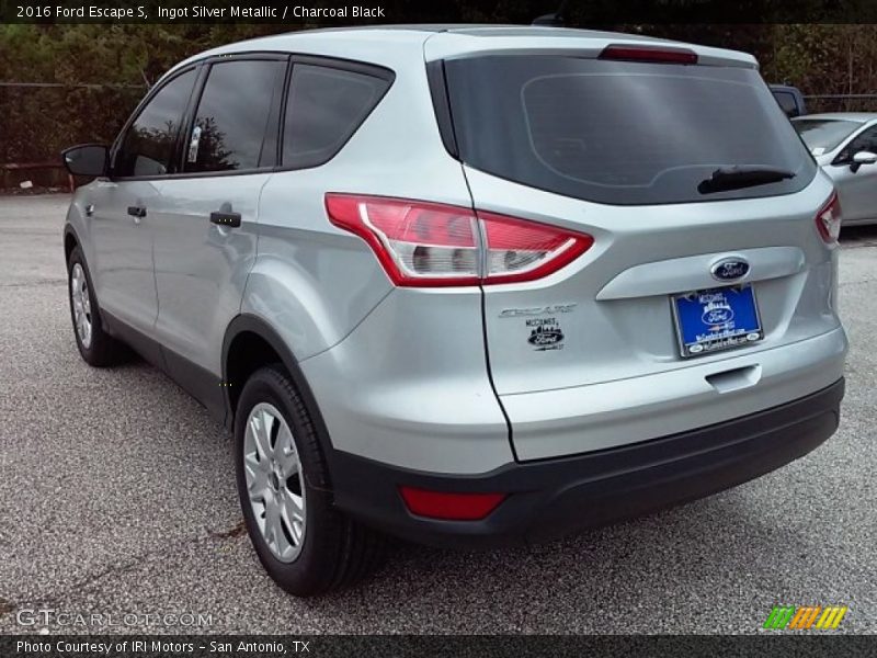 Ingot Silver Metallic / Charcoal Black 2016 Ford Escape S