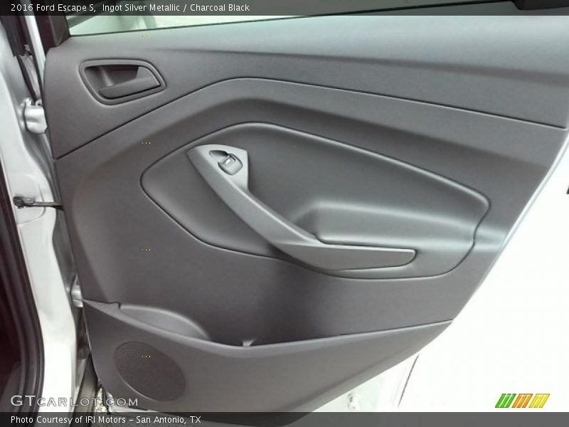 Ingot Silver Metallic / Charcoal Black 2016 Ford Escape S
