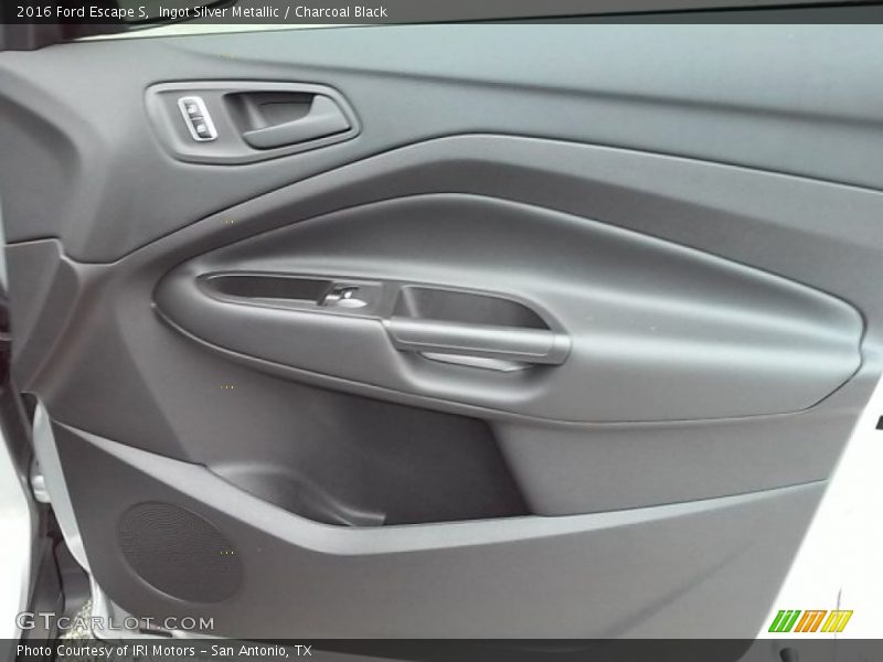 Ingot Silver Metallic / Charcoal Black 2016 Ford Escape S
