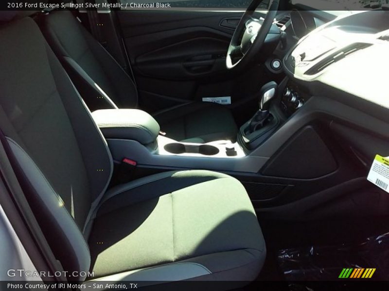 Ingot Silver Metallic / Charcoal Black 2016 Ford Escape S