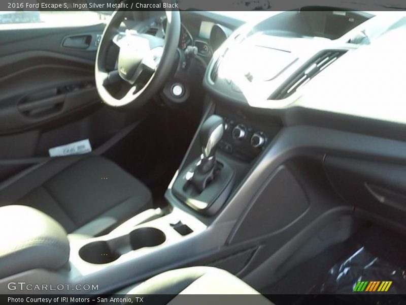 Ingot Silver Metallic / Charcoal Black 2016 Ford Escape S