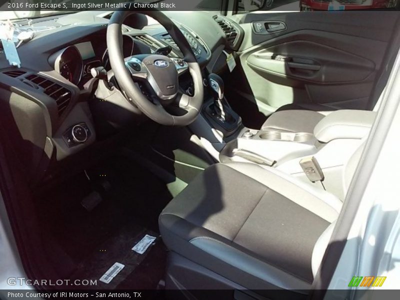 Ingot Silver Metallic / Charcoal Black 2016 Ford Escape S