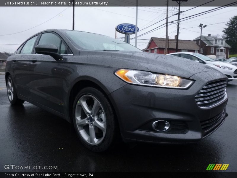Magnetic Metallic / Medium Earth Gray 2016 Ford Fusion S