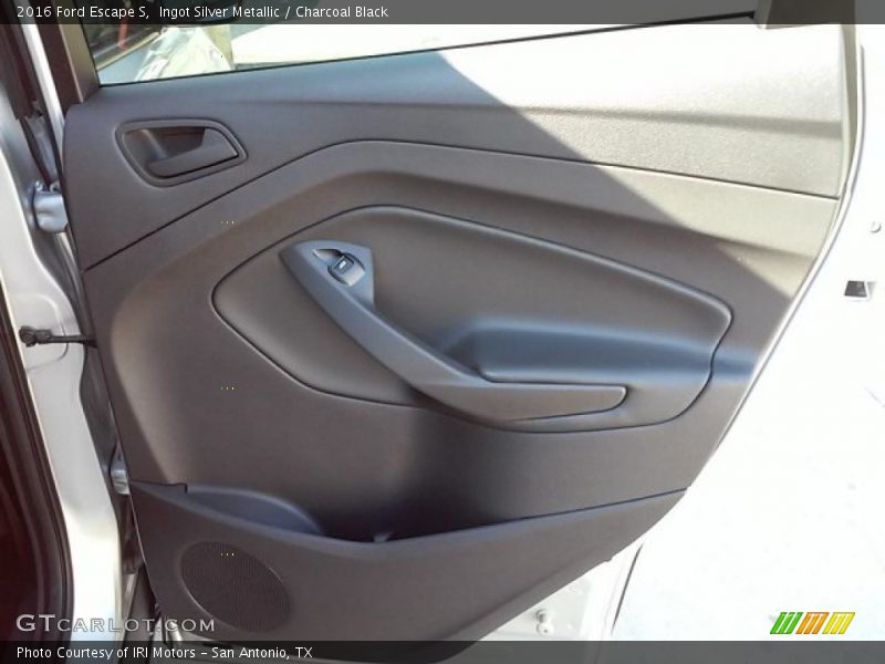 Ingot Silver Metallic / Charcoal Black 2016 Ford Escape S