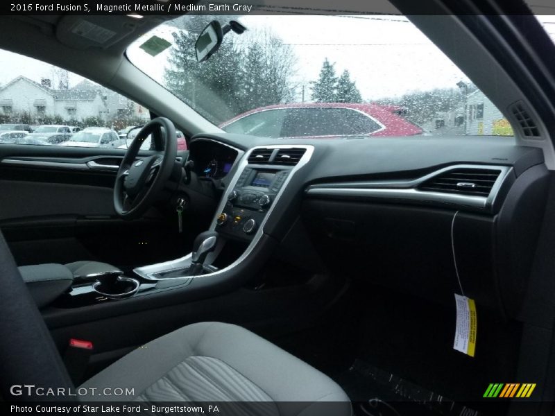 Magnetic Metallic / Medium Earth Gray 2016 Ford Fusion S