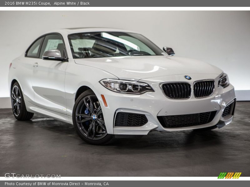 Front 3/4 View of 2016 M235i Coupe