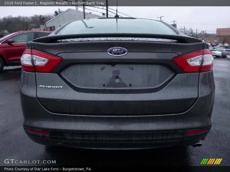 Magnetic Metallic / Medium Earth Gray 2016 Ford Fusion S
