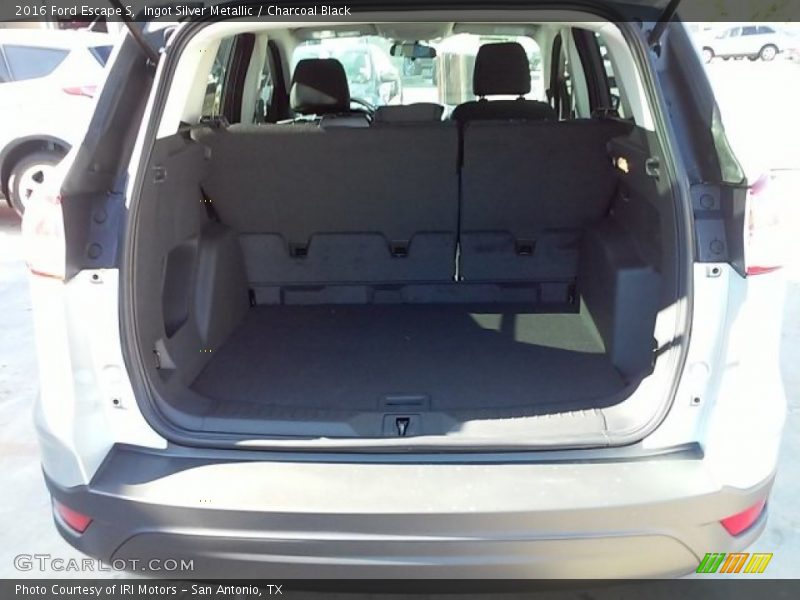 Ingot Silver Metallic / Charcoal Black 2016 Ford Escape S