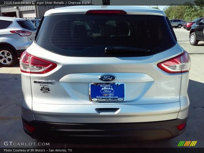 Ingot Silver Metallic / Charcoal Black 2016 Ford Escape S