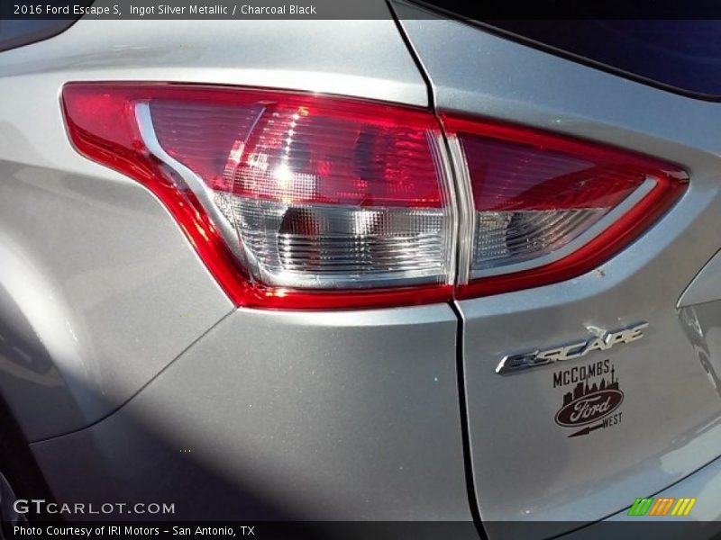 Ingot Silver Metallic / Charcoal Black 2016 Ford Escape S