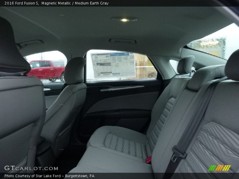 Magnetic Metallic / Medium Earth Gray 2016 Ford Fusion S