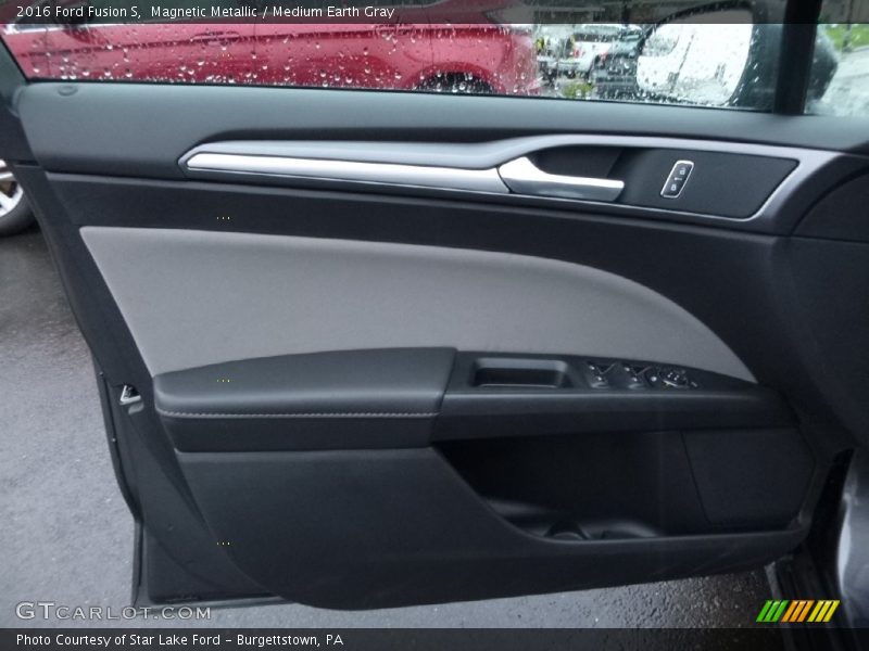 Magnetic Metallic / Medium Earth Gray 2016 Ford Fusion S