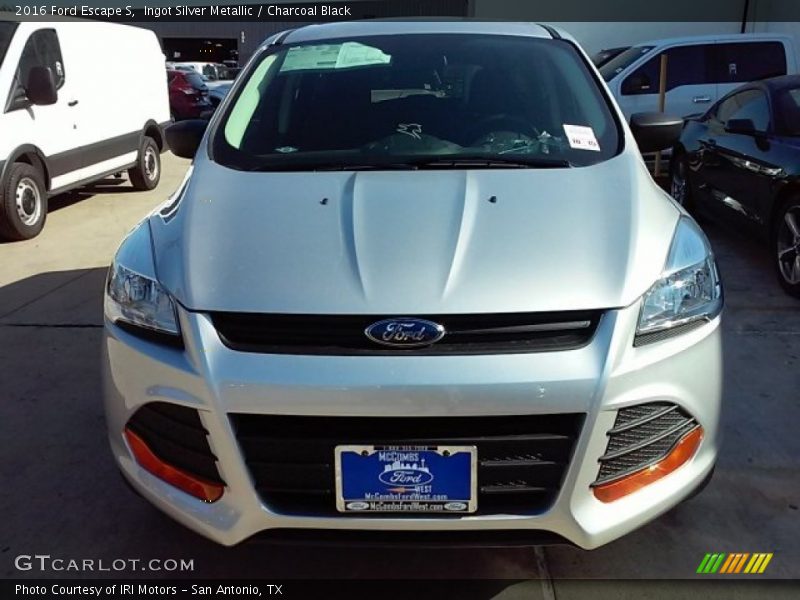 Ingot Silver Metallic / Charcoal Black 2016 Ford Escape S