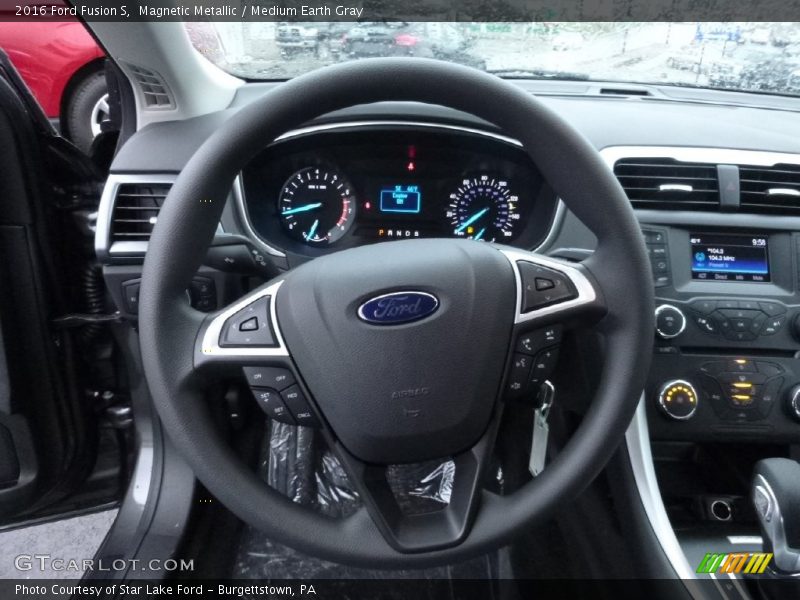 Magnetic Metallic / Medium Earth Gray 2016 Ford Fusion S