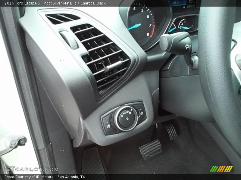 Ingot Silver Metallic / Charcoal Black 2016 Ford Escape S
