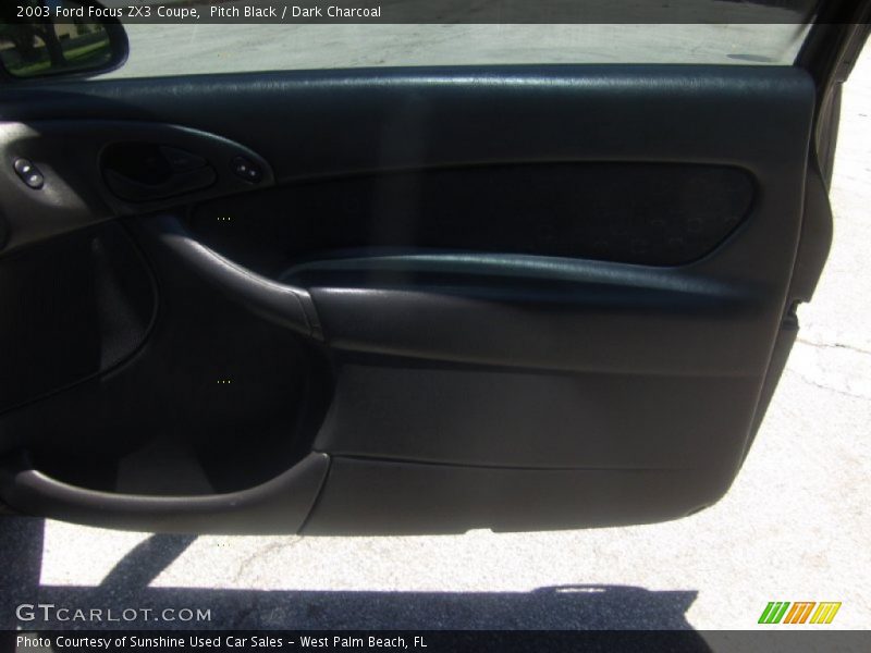 Pitch Black / Dark Charcoal 2003 Ford Focus ZX3 Coupe