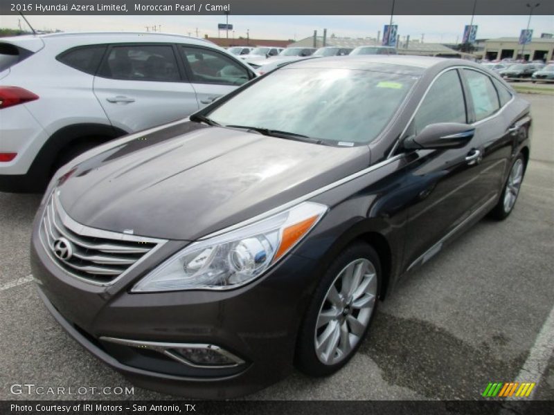 Front 3/4 View of 2016 Azera Limited